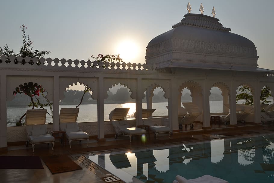 kursi santai, samping, luar ruangan, kolam renang, India, Udaipur, Rajasthan, Istana, Danau, perjalanan