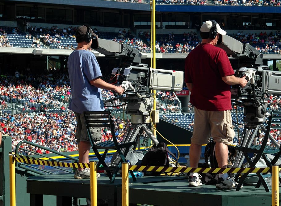dua, orang, berdiri, platform panggung, televisi, laki-laki kamera, di luar ruangan, ballgame, baseball, kamera
