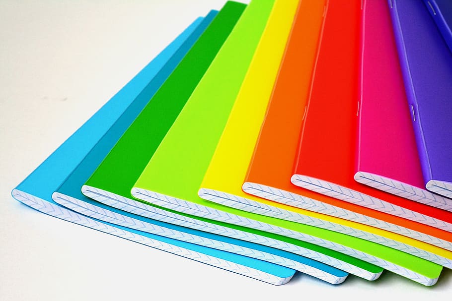 cuadernos de colores variados, cuadernos, color, arcoiris, saturado, el color de la pantalla, multi color, libro, azul, rojo