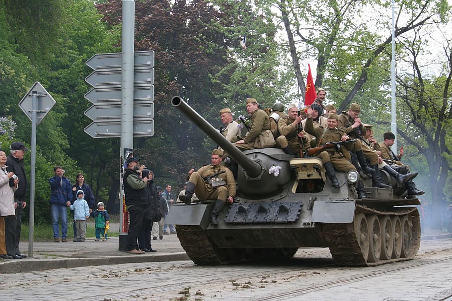 tank, the liberation of prague, the show, soldiers, tanks, military parade, history, group of people, tree, transportation
