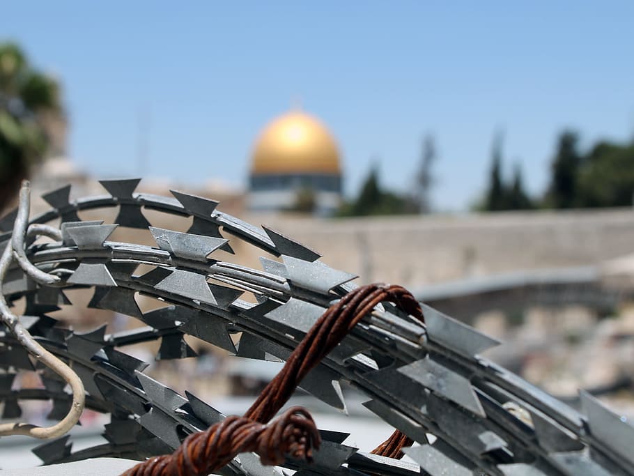 selective, focus photo, metal frame, Barbed Wire, Jerusalem, Israel, palestine, wailing wall, military, focus on foreground