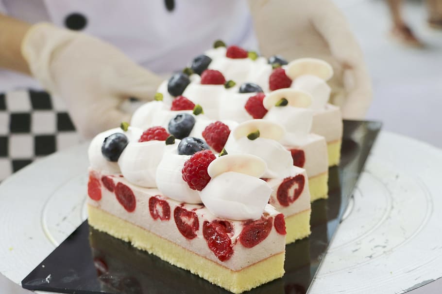 tray, sliced, cakes, cake baker, dessert, gourmet, cake, baking, delicious, strawberry cake