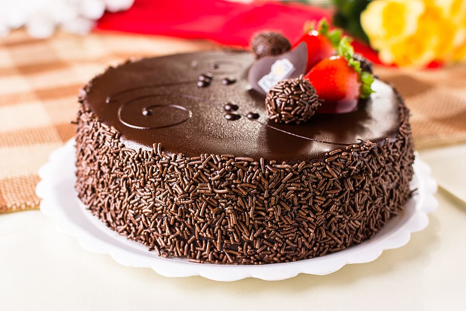 chocolate cake, plate, pie, brigadier, strawberry, chocolate, food and drink, food, cake, freshness