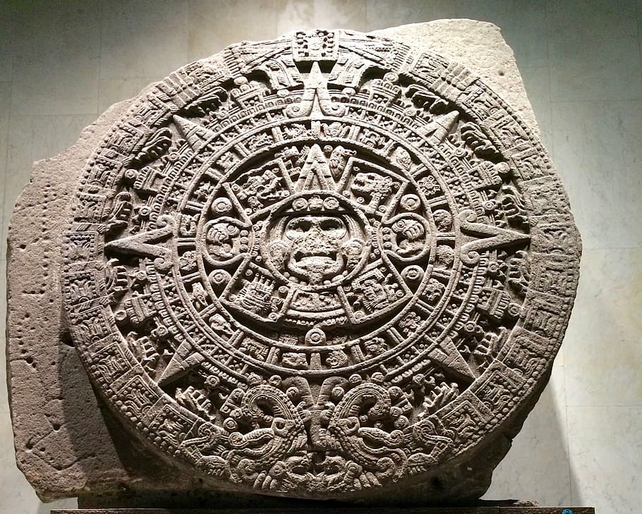 selectivo, enfoque de fotografía, calendario maya de piedra, dentro, sala, calendario azteca, azteca, museo, méxico, escultura