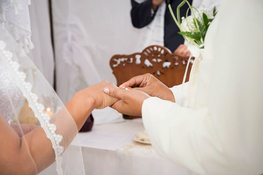 結婚式の誓い, 結婚, 手, カップル, 新郎, リング, コミットメント, 結婚式, 花嫁, ライフイベント