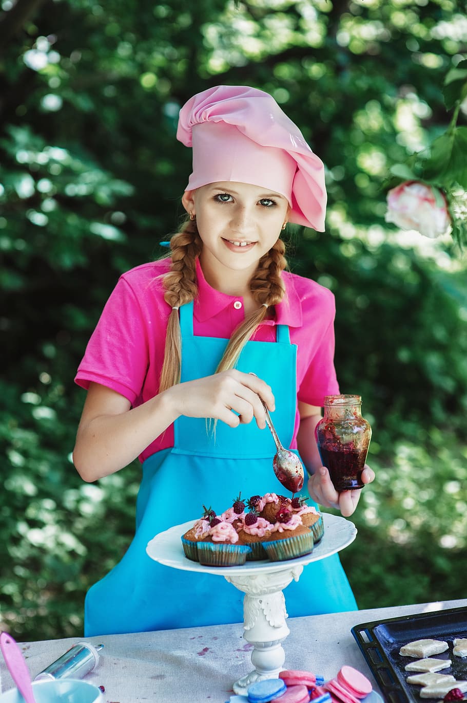 girl, wearing, blue, apron, designing, cupcake, daytime, cook, confectioner, food