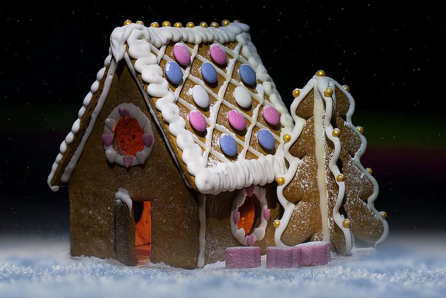 house, winter, christmas, gingerbread, gingerbread house, cake, the northern lights, caramel, candy, frosting