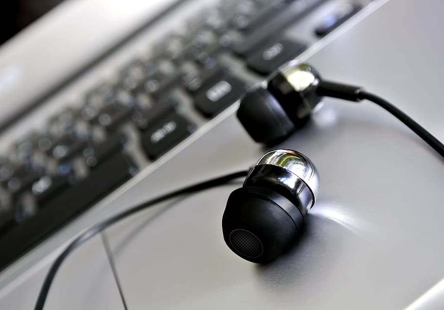 black, in-ear earbuds, front, gray, laptop computer, headphones, laptop, laptop bag, memory, micro sd
