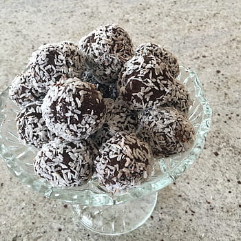 chocolate-balls-avocado-coconut-royalty-