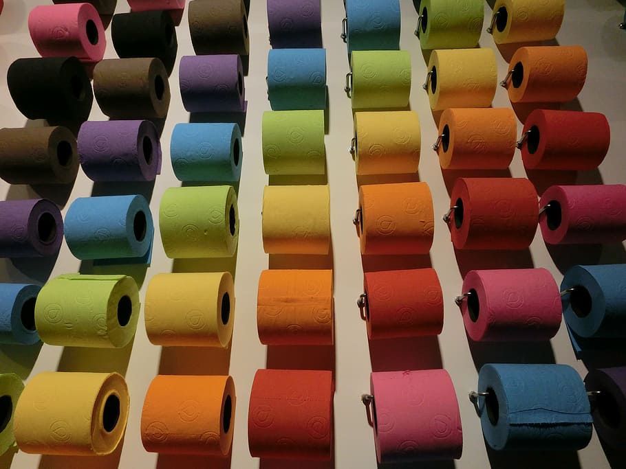 papéis higiênicos de cores sortidas, papel higiênico, colorido, cor, arco íris, banheiro, lisboa, papel, vermelho, amarelo