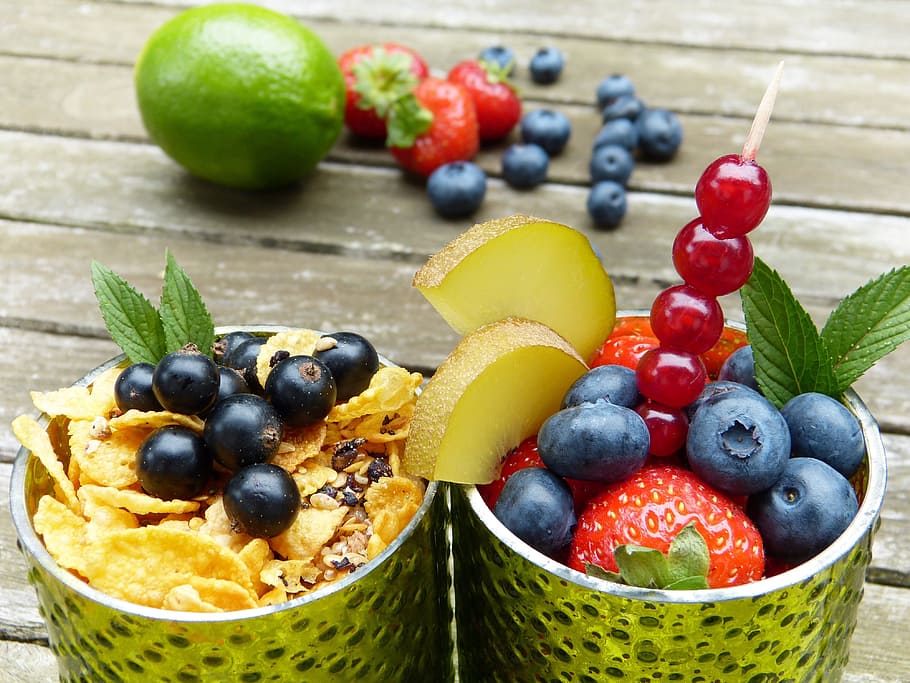 다양한 과일, 과일, 안경, 연한 녹색, 비타민, 건강한, 뮤 즐리, 건포도, 블루 베리, 딸기