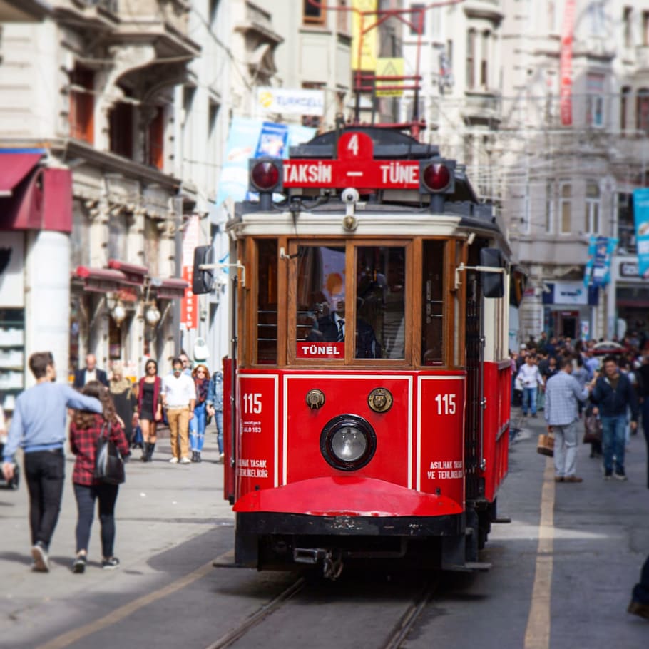 kalkun, istanbul, istiklal, trem, trem merah, jalan pejalan kaki, kota, arsitektur, eksterior bangunan, transportasi