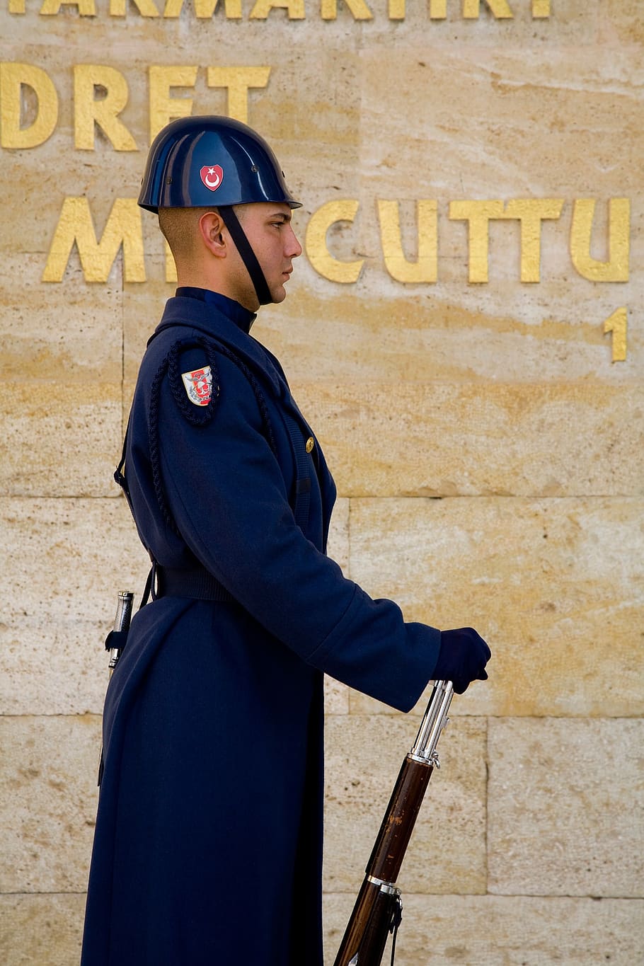 soldier, mausoleum, atatürk, ankara, turkey, seizure, respect, relief, rifle, one person