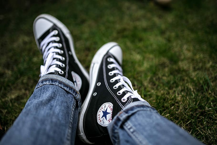 black sneakers, sneakers, female, legs, feet, shoes, converse, bee bobs, casual, outdoors