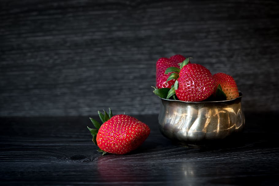 red, strawberry fruit, silver bowl, shallow, focus photography, stainless steel, steel bowl, strawberries, delicious, fruits