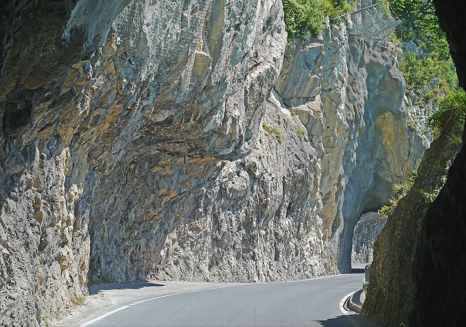 灰色の岩の形成, スイス, トゥーン, 北の海岸道路, トゥーン-インターラーケン, 岩, 岩壁, 張り出し, トンネル, 蛇行
