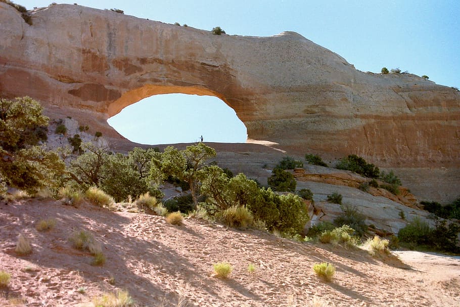 wilson's arch, rock, formation, sandstone, moab, arches, sand, erosion, utah, usa