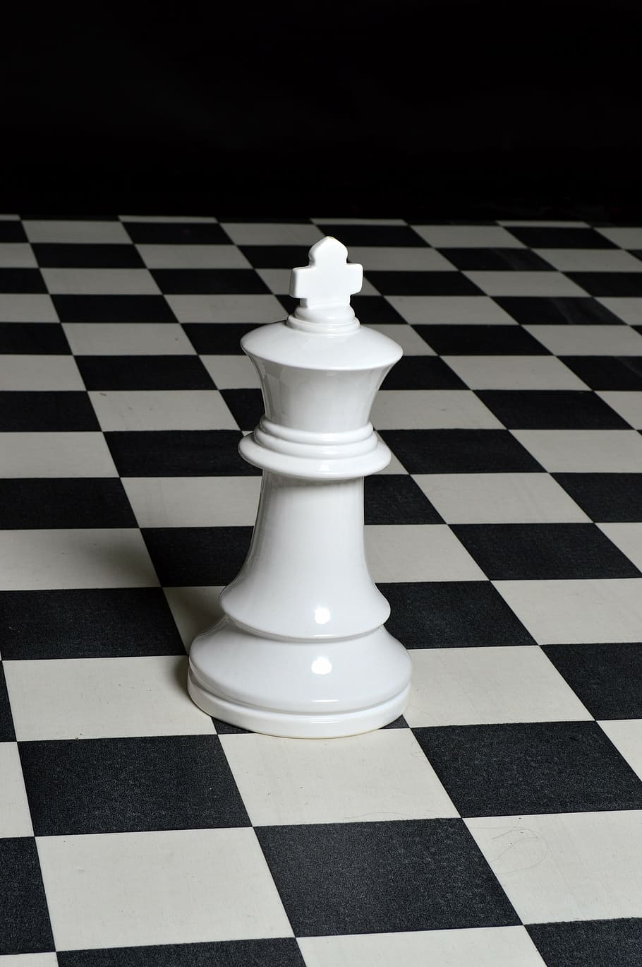 chess piece, chess, strategy, board, king, game, board game, leisure games, checked pattern, white color