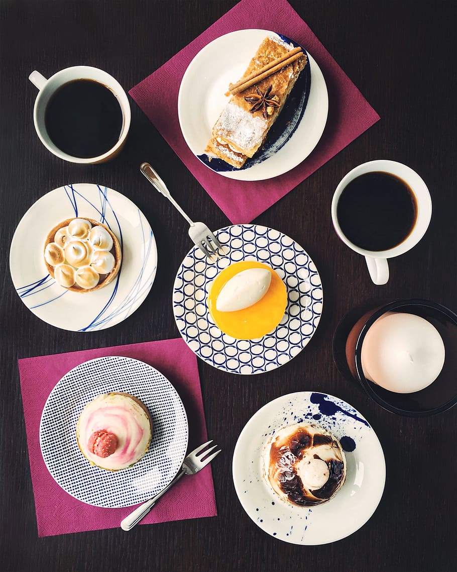 high, angle photography, five, pastries, top, plate, two, mugs, table, dessert