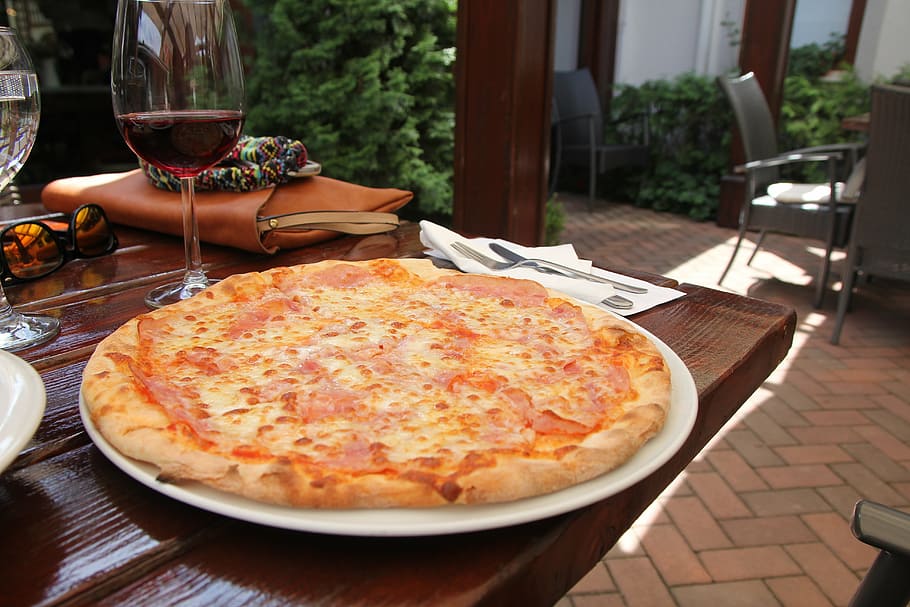 pizza, putih, piring, makanan, masakan Italia, restoran, lezat, mozzarella, makanan dan minuman, meja