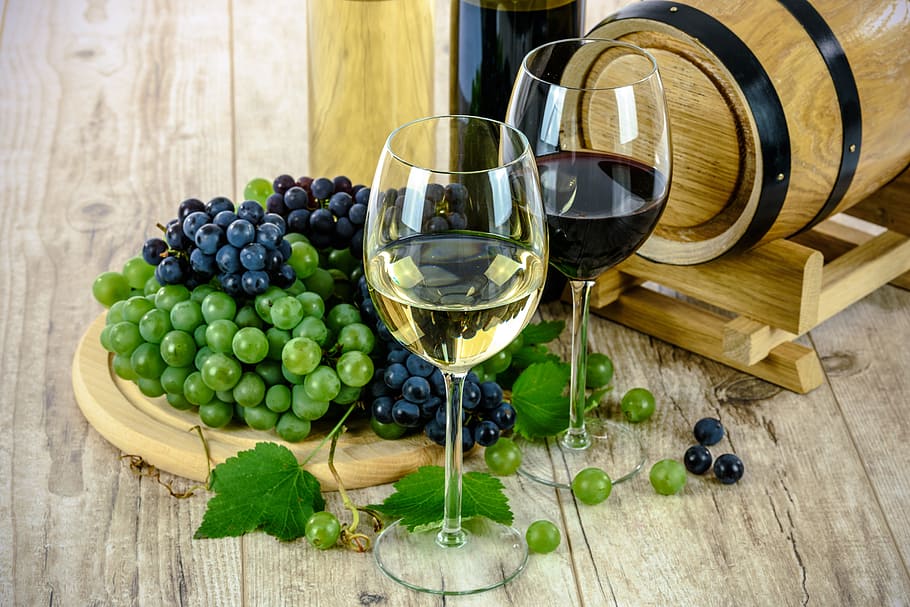 두, 와인 글라스, 옆에, 포도, 두 가지 유형의 와인, 화이트, 와인, 유리, 병, 음료