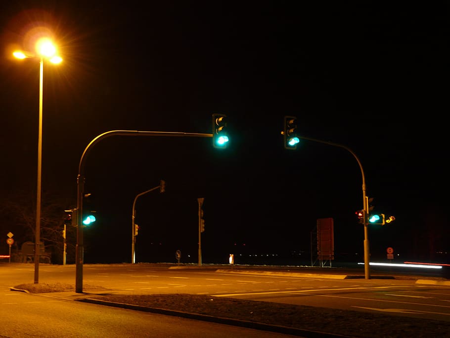 semáforos, verde, señal de tráfico, camino, señal luminosa, luz, iluminado, noche, calle, luz de la calle