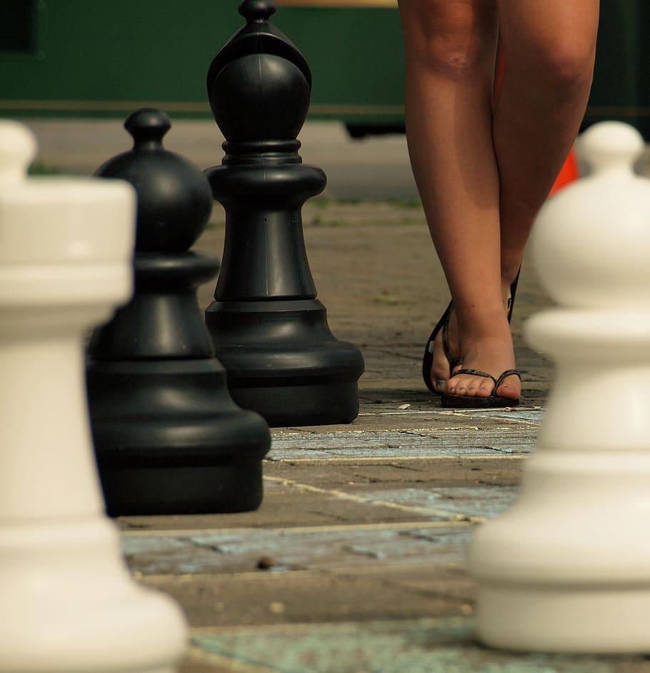 ajedrez, pies, concentrado, juego de mesa, juego, actividad de ocio, juegos de ocio, parte del cuerpo humano, pieza de ajedrez, una persona