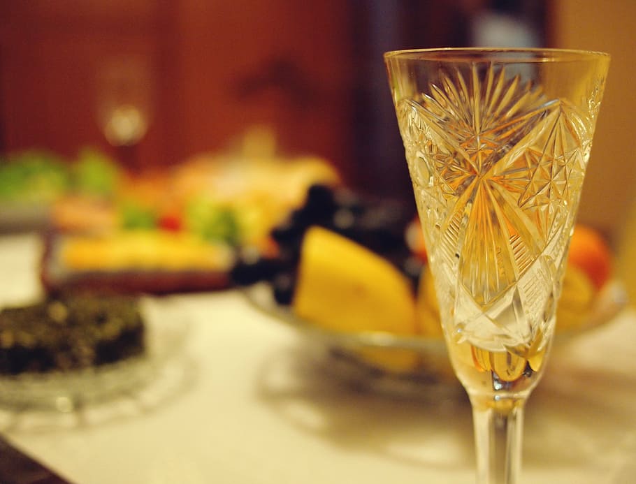seletiva, fotografia de foco, copo de vinho, claro, champanhe, flauta, vidro, restaurante, jantar, comida