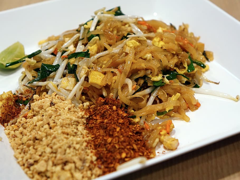 cooked, food, serve, white, plate, noodles, stir fired, pad thai, seafood, peanut