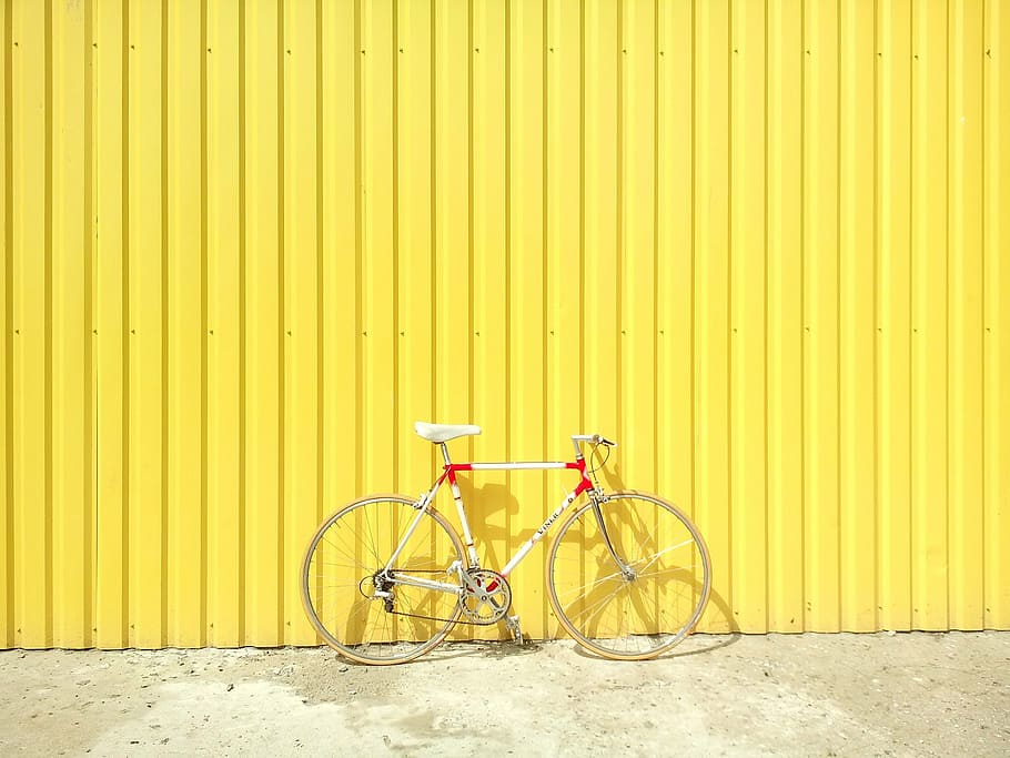 white, red, road bike, yellow, fence, bike, cycle, bicycle, sport, cycling