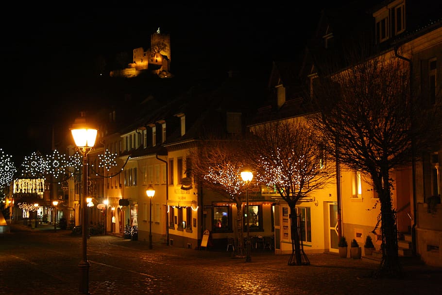 가로등 켜기, 야간, 밤에 도시의 waldkirch, 크리스마스 조명, 도시, 밤, 밤에 도시, 도시 조명, burgruine, 조명을받은