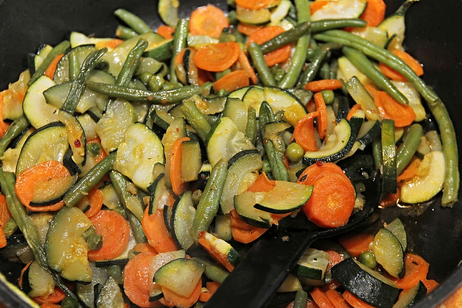 estofado de verduras, verduras, sartén, sartén de verduras, frijoles, zanahorias, calabacín, cocinar, comida, guisantes
