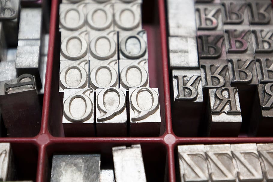 cube lot, red, box, letters, lead characters, lead, uppercase letters, capitals, serifs, book printing