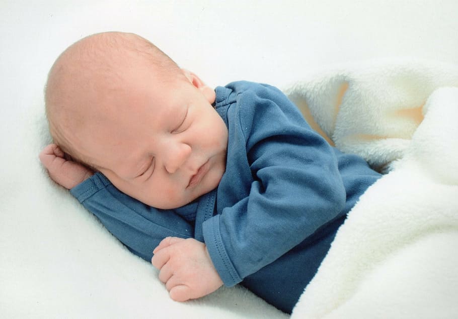 bebê, vestindo, azul escuro, manga comprida, camisa, adormecido, branco, têxtil, neto, criança