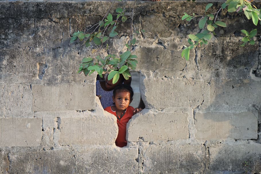 africa, wall, child, neighbor, watch, pemba, human, curious, wall - building feature, day