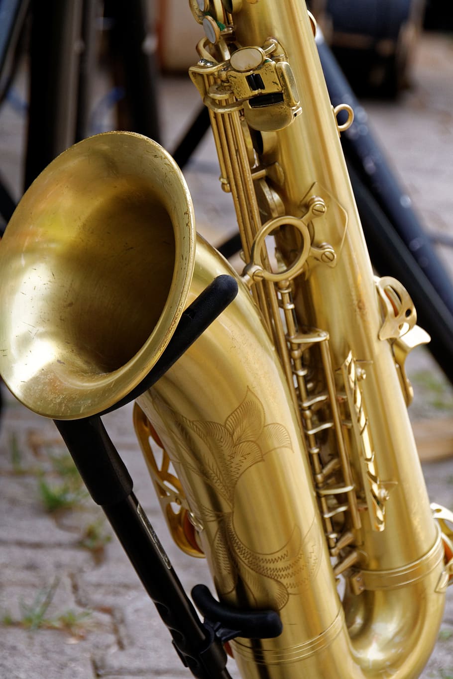 instrument, musical instrument, Musical Instrument, instrument, wind instrument, brass instrument, saxophone, saxophone detail, close up, analog, band