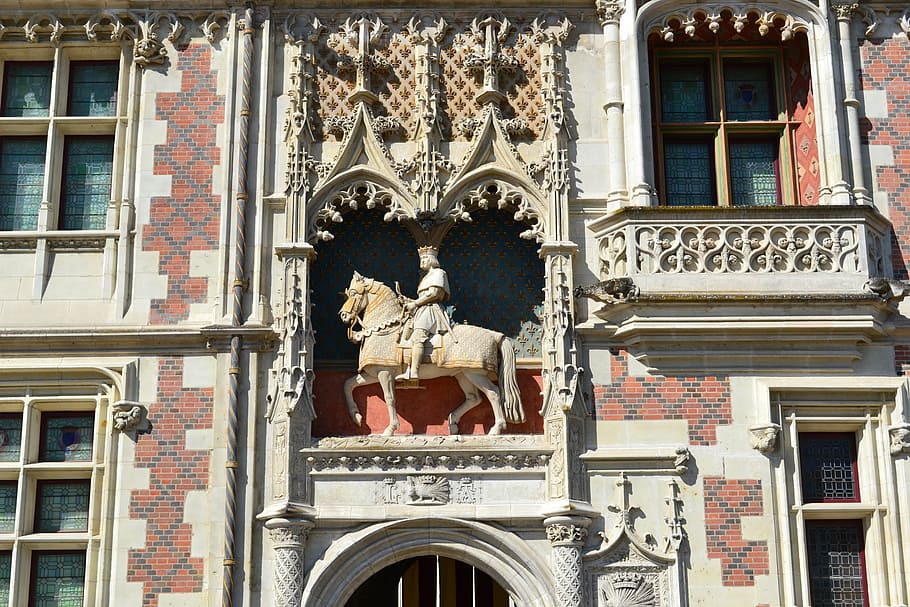 blois, louis xii, equestrian statue, porcupine, castle, medieval architecture, facade, wall, châteaux de la loire, architecture
