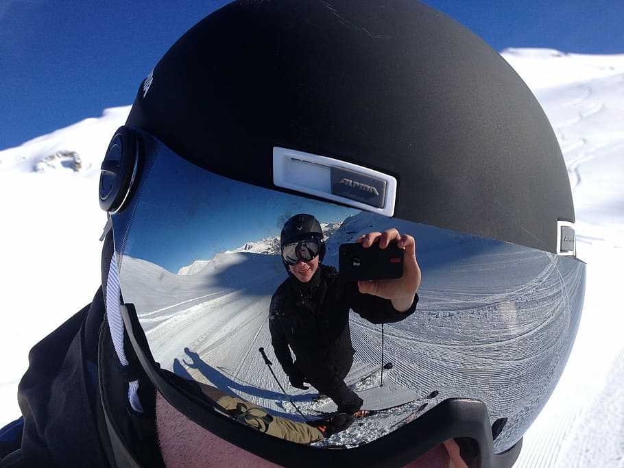 goggles, mirroring, ski run, white, selfie, leisure activity, one person, winter, snow, day