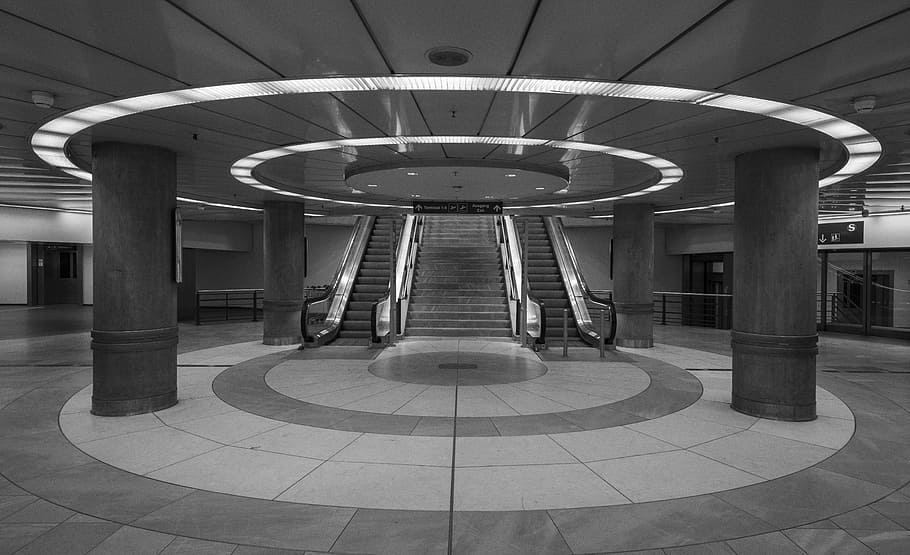 Движение залы. Аэропорт андеграунд. Фотография метро аэропорт вокзол. Stuttgart Rail Station. Underground Airport Station.