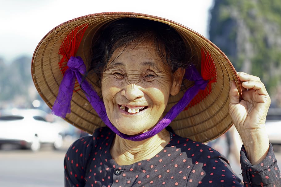 여자, 입고, 갈색, 고리 버들 세공 모자, 보여주는, 미소, 이빨이없는, 베트남 사람, 치과 의사, 사람들