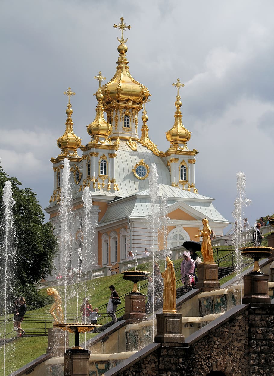 Peterhof, jardines, iglesia, torres, estatuas, fuente, oro, historia, turismo, la unesco