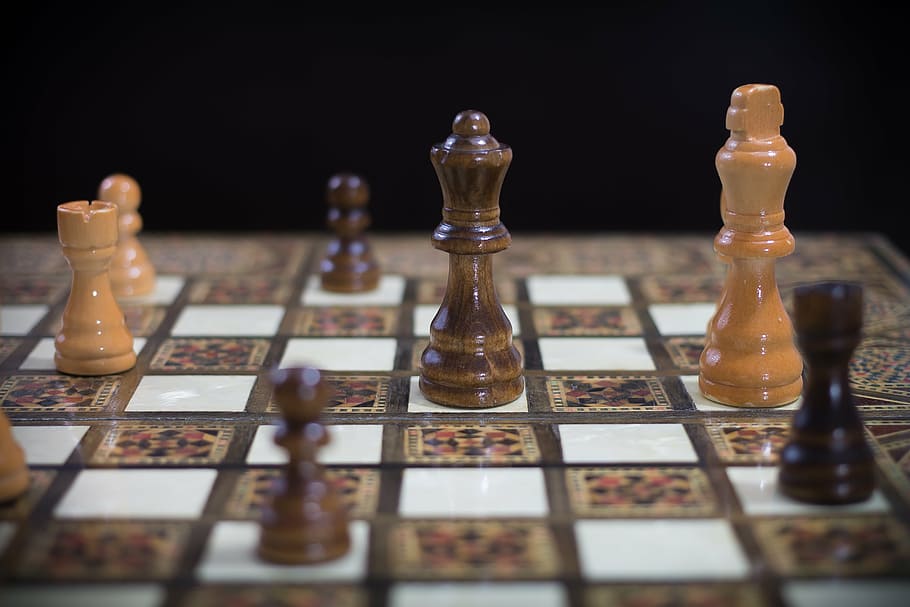shallow, focus photography, queen chess piece, chess board, board game, challenge, chess, game, pawn, strategic
