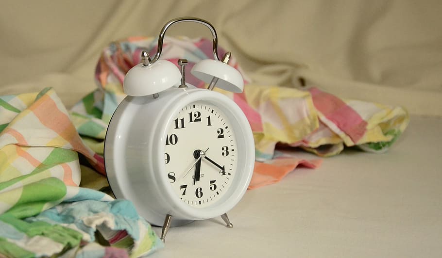 白, デジタル, アナログ時計, 目覚まし時計, 立ち上がる, 朝, ベッド, 覚醒, 時間, 時計
