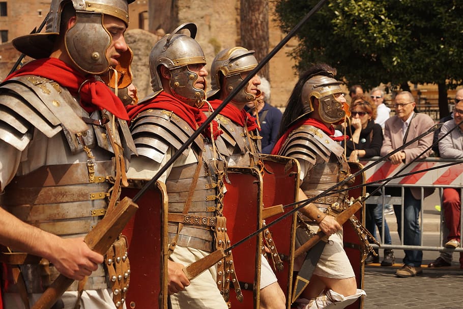 homens, vestindo, cinza, armadura de metal, lança, feriado romano, local de nascimento de roma, soldados romanos, grupo de pessoas, desempenho