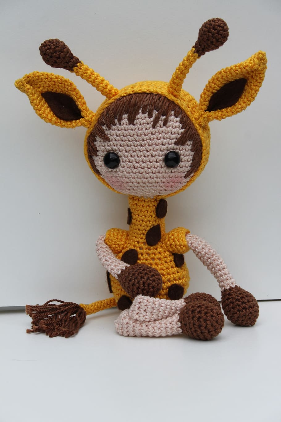 giraffe, crochet giraffe, crochet pattern giraffe, hug, yellow, crochet, cuddly toy, indoors, art and craft, toy