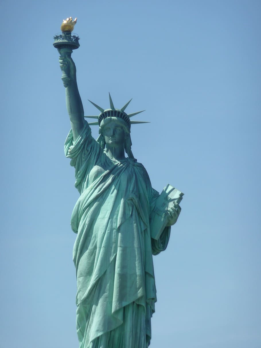 estatua de la libertad, nueva york, américa, dom, isla de la libertad, escultura, estatua, representación humana, cielo, vista de ángulo bajo