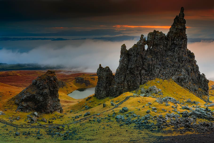 岩の形成, 横に, 体, 水, 岩, 崖, スコットランド, スカイ島, ストーの老人, 雲
