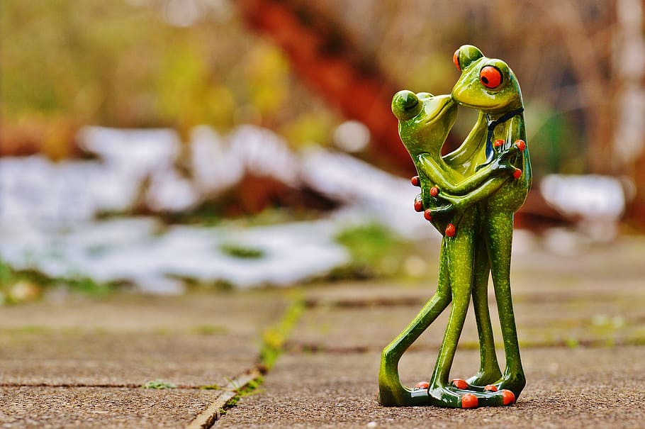 dua, hijau, katak, keramik, angka, hari valentine, cinta, pasangan, ciuman, bersama-sama