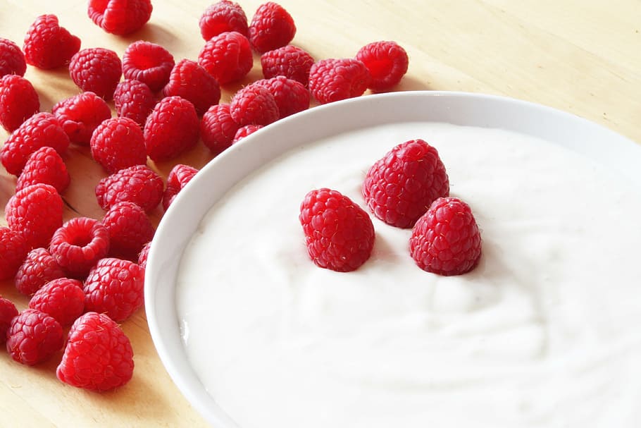 raspberry with cream, raspberries, yogurt, nature, frisch, breakfast, pink, red, of course, awakening