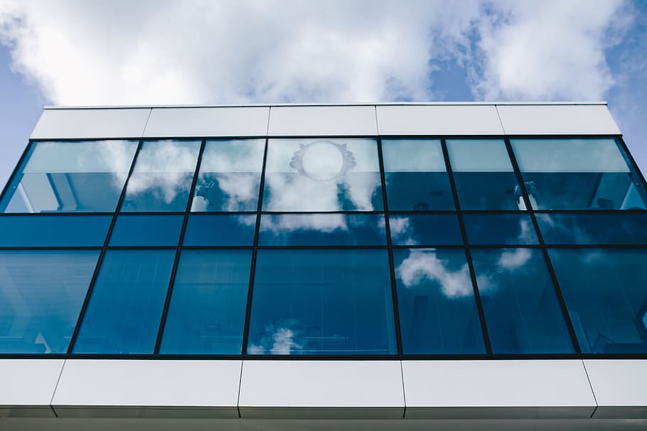 moderno, arquitetura, edifícios, edifício de escritórios, céu azul, céu, janelas, edifício de vidro, negócios, reflexão